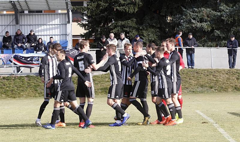 Fotbalisté Prostějova (ve světlém) prohráli s Českými Budějovicemi 0:1.