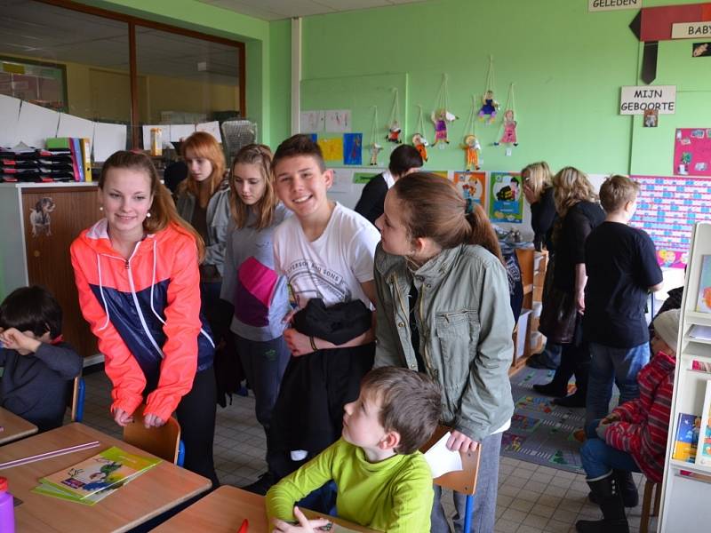 Žáci ze Základní školy v Olšanech u Prostějova se v březnu podívali díky loutkám i do Belgie.