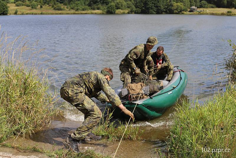 Třetím dne pokračovala prestižní armádní soutěž průzkumných hlídek ve vojenském prostoru Libavá.