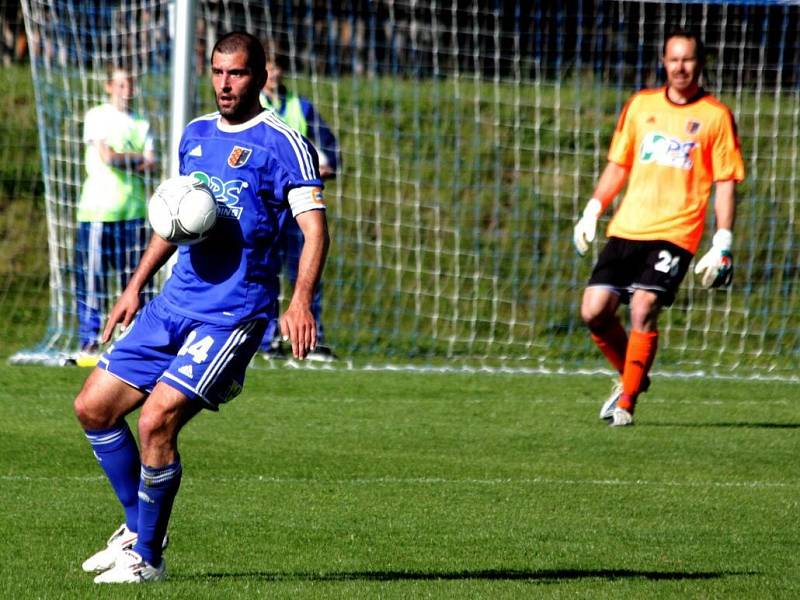 Fotbalisté 1.SK Prostějov (v modrém) proti Hlučínu