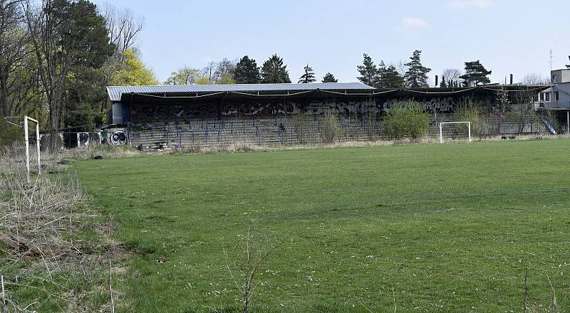 Chátrající stadion ve Sportovní ulici v Prostějově. 25. 4. 2022