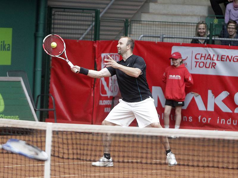 Závěrečný den prostějovského tenisové turnaje nabídl také exhibici zlatých olympioniků. Aleš Valenta