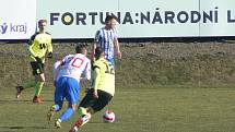 Fotbalisté Prostějova (v pruhovaném) nedokázali na jaře ani na druhý pokus bodovat a podlehli doma týmu Ústí nad Labem.