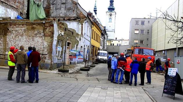 Debata kolem zchátralých měšťanských domů za Priorem