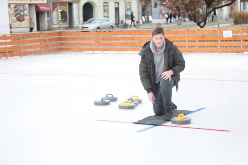 Curlingové klání na kluzišti v Prostějově