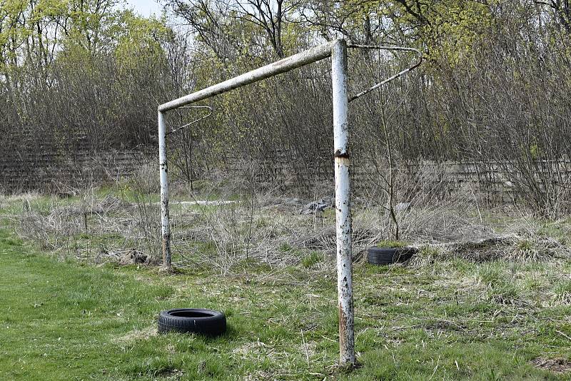 Chátrající stadion ve Sportovní ulici v Prostějově. 25. 4. 2022