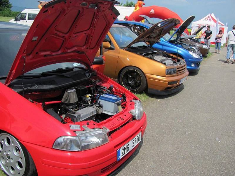 Tunning party na stichovickém letišti