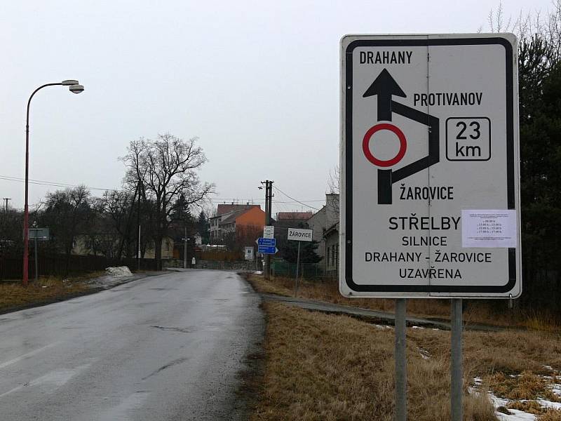 Uzavírka spojnice Drahan a Žárovic kvůli vojenskému cvičení  - varování pro řidiče před Žárovicemi
