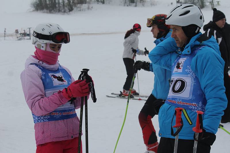 Ve skiareálu Kladky se v sobotu uskutečnil další ročník Kladecké lyže. Nejmladšímu závodníkovi nebyly ještě ani tři roky. Foto: Deník/Michal Sobecký