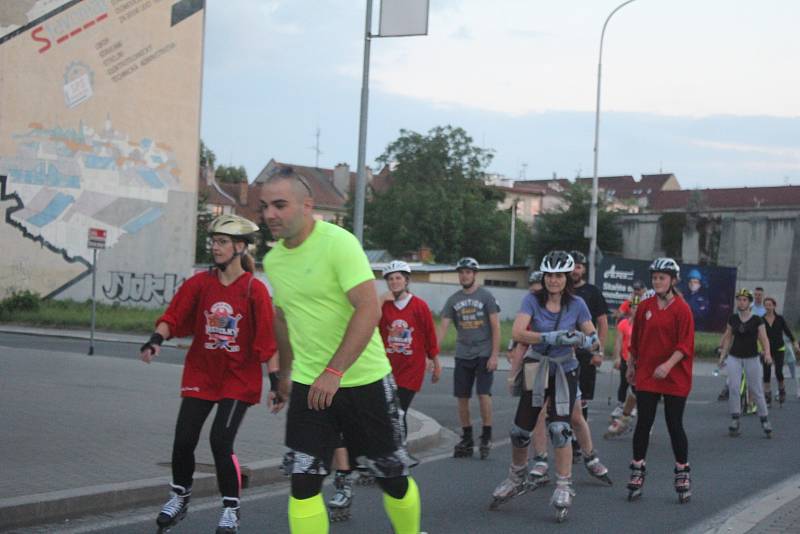 Obnovená tradice. Na sto třicet bruslařů vyrazilo v pátek večer do prostějovských ulic.