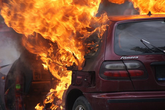 Požár auta. Ilustrační foto