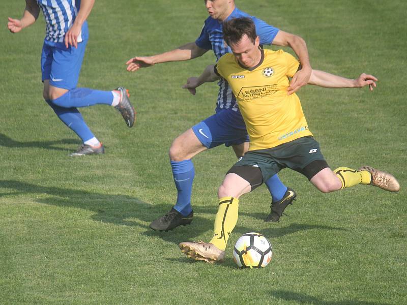 Fotbalisté Prostějova (v modrém) porazili Petřkovice 3:1