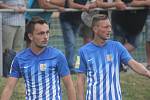 Fotbalisté Prostějova (v modrém) porazili ve 28. kole Velké Meziříčí 2:0Zdeněk Fládr a Jan Koudelka (Prostějov)