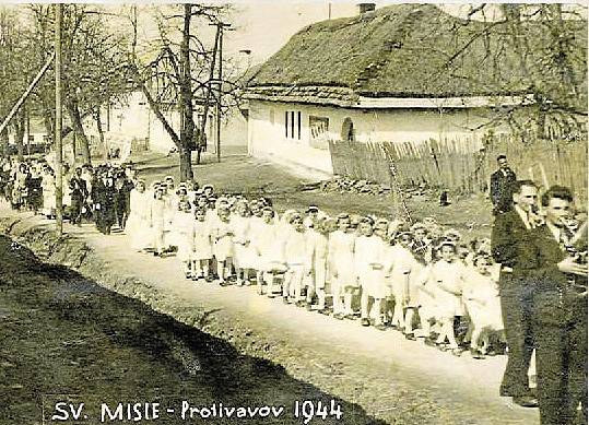 SVATÉ MISIE, 1944. Protivanov je dodnes nábožensky založená obec. Církevní zvyky se zde dodržovaly i během 2. světové války a také v dobách komunismu.