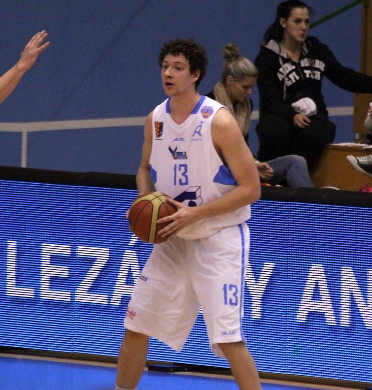 Prostějovští basketbalisté uzavřeli v sobotu základní část Mattoni NBL. V posledním zápase na domácí palubovce porazili Brno 91:76.  Rudolf Polášek