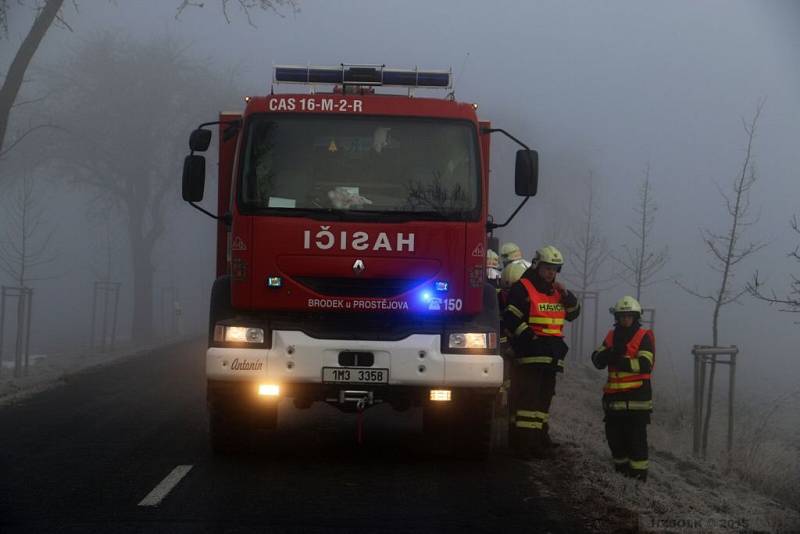 Tragická hromadná nehoda na kluzké silnicie mezi Němčicemi nad Hanou a Prostějovem 13. února 2014