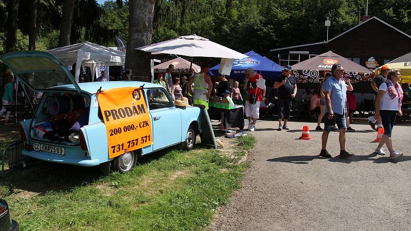 Trabant sraz 2020 u Podhradského rybníka v Plumlově