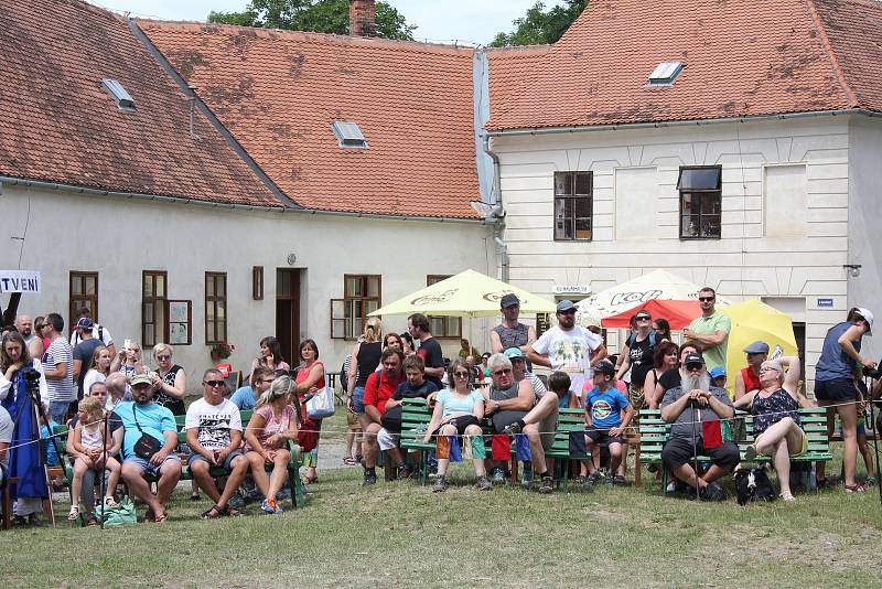 Na Plumlovském zámku to žije. Prohlídky, bitva a program pro děti.