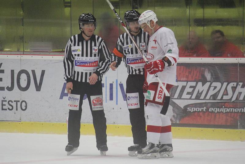 WSM liga, 16. kolo: LHK Jestřábi Prostějov (v červeném) proti HC Slavia Praha