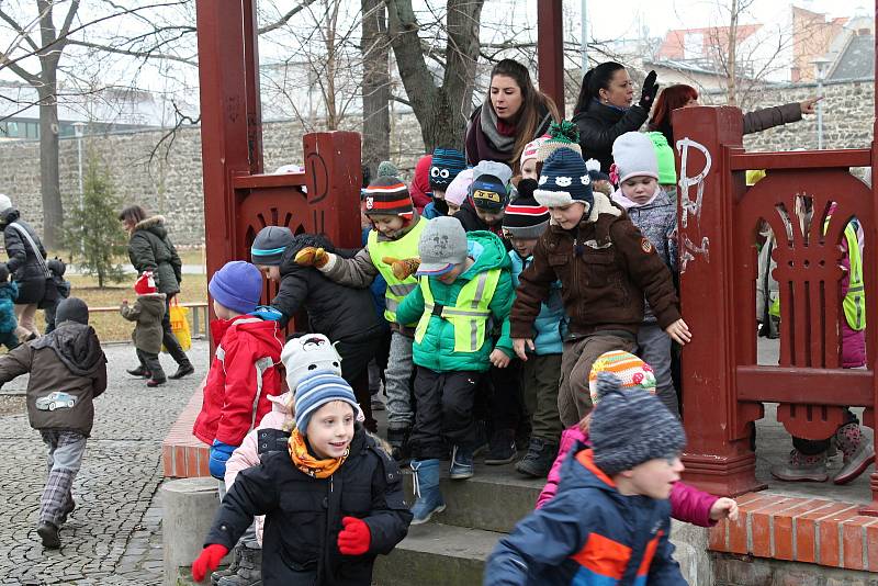 Sbírání velikonočních vajec ve Smetanových sadech v Prostějově