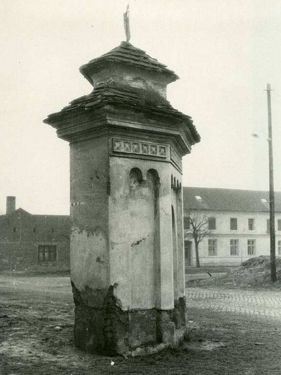 Na začátku dubna 1955 pak představitelé n.p. Gala sdělili, že odbourání bylo provedeno odbornými silami, materiál ze staveniště ihned odvezen a terén řádně zplanýrován.