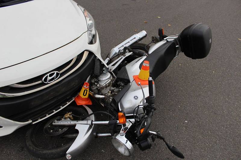 Nehoda 17leté řidičky motorky u prostějovského aquaparku
