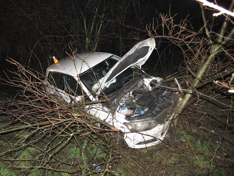 Policie prošetřuje dvě středeční nehody z Prostějovska. V obou se vyskytli řidiči, kteří před jízdou podle dechovým zkoušek pili.
