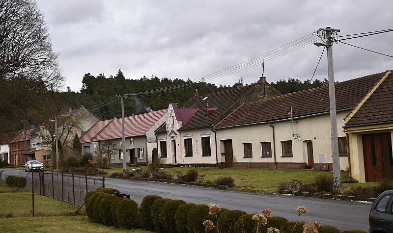 Stínava je malou obcí u hlavní silnice 150 směrem na Protivanov.