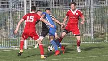 Fotbalisté Prostějova (v modrém) doma porazili Uničov 2:0.