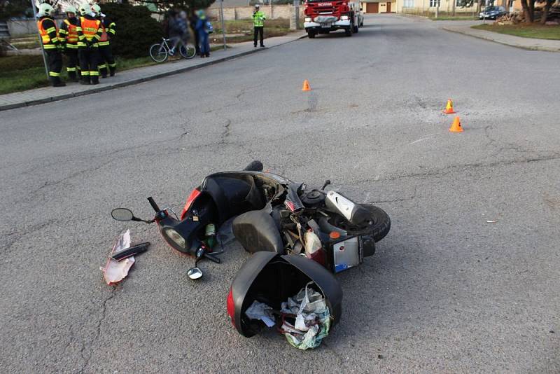 Nehoda náklaďáku s motocyklem v Kralicích na Hané