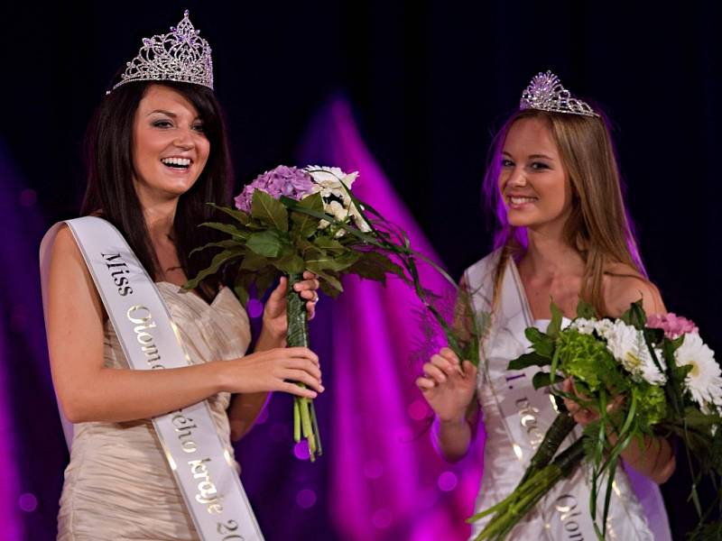 Miss Olomouckého kraje - Vítězka Veronika Kožíšková (vlevo), První vicemiss Veronika Jiřičková (vpravo)