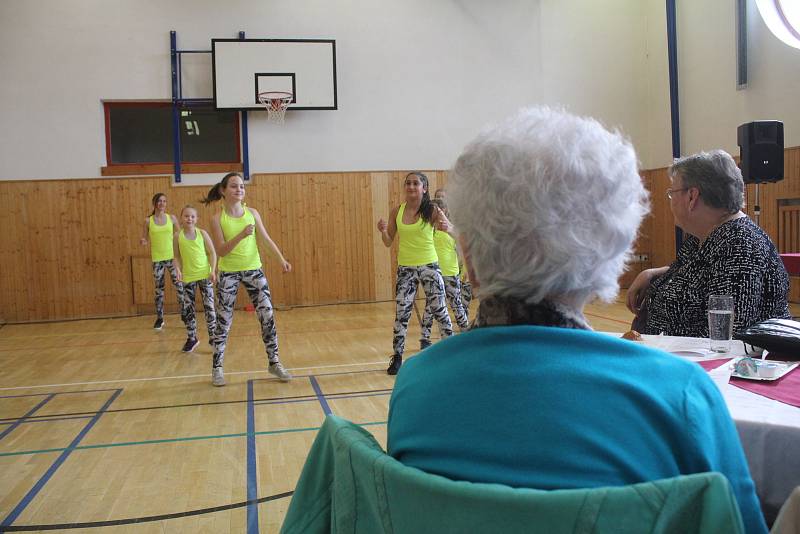 Senioři z Němčic se setkali v sokolovně. Čekal je bohatý program.