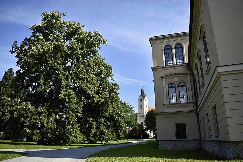 Čechy pod Kosířem jsou vyhledávanou turistickou destinací díky zámku, muzeím nebo kostelu.