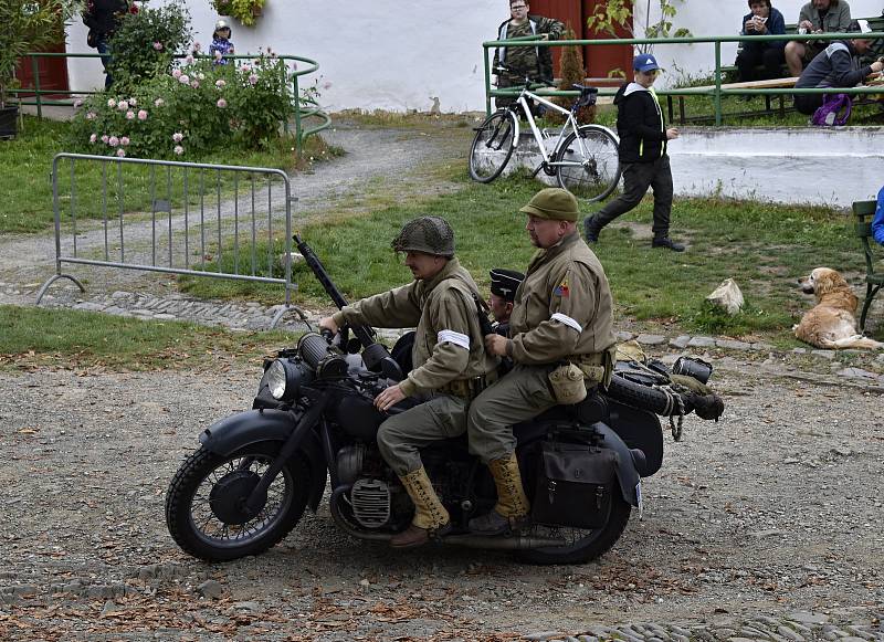 Akce připomínající historii 2. světové války nabídla pestrou přehlídku zbraní, techniky či uniforem několika armád, 18. 9. 2021