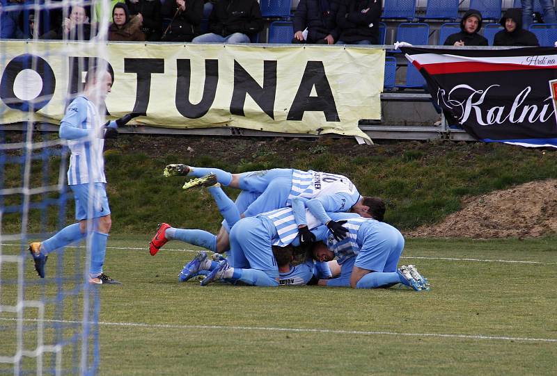 Fotbalisté Prostějova (v modro-bílém) remizovali s Ústím nad Labem 1:1.