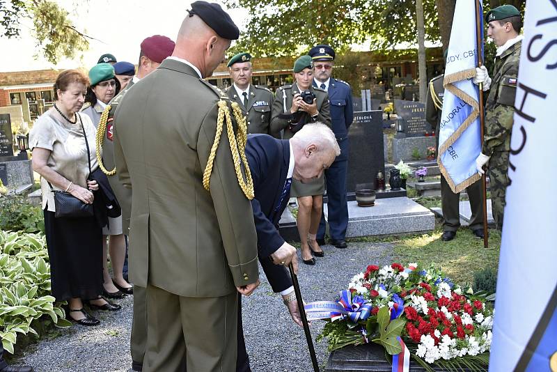 Generálmajor letectva in memoriam Josef Duda má od 9. srpna 2022 na prostějovském městském hřbitově svůj náhrobek.