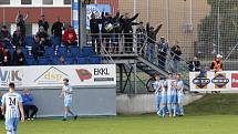 Fotbalisté Prostějova (v bílo-modrém) porazili Žižkov 2:1.