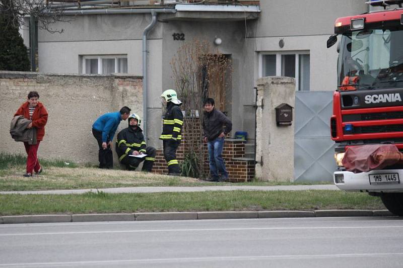 Ve čtvrtek navečer hořelo v jednom z rodinných domů v Plumlovské ulici v Prostějově