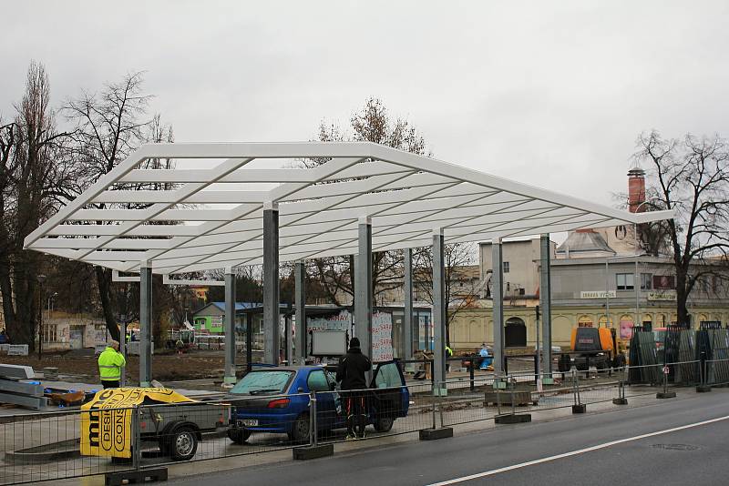 Střecha autobusového terminálu na Floriánském náměstí v Prostějově - 26. 11. 2019