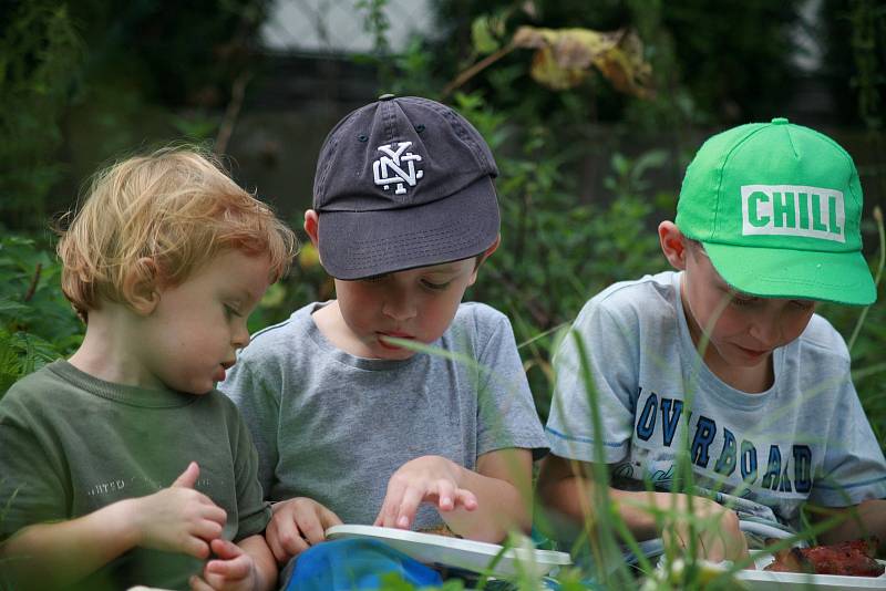 Úklid okolí prostějovské říčky Hloučely vydal spoustu "pokladů"