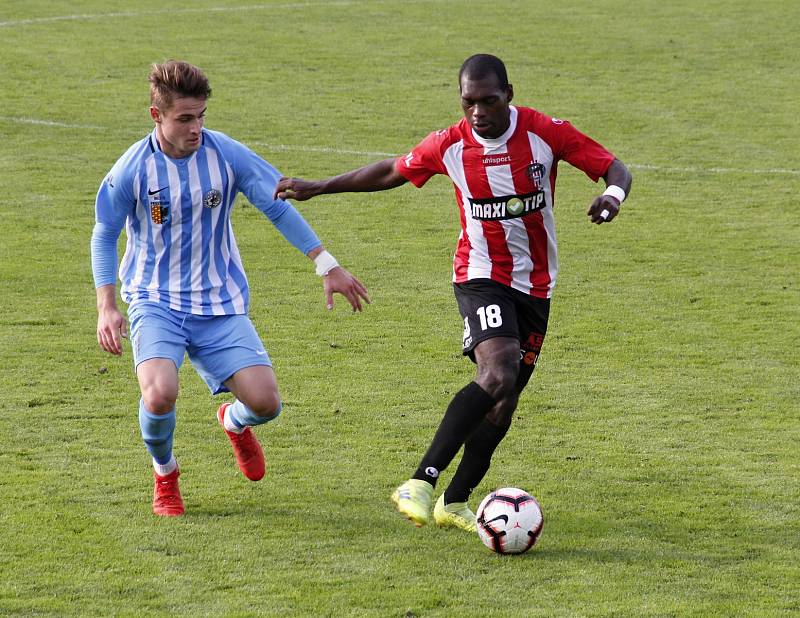 Fotbalisté Prostějova (v bílo-modrém) porazili Žižkov 2:1.