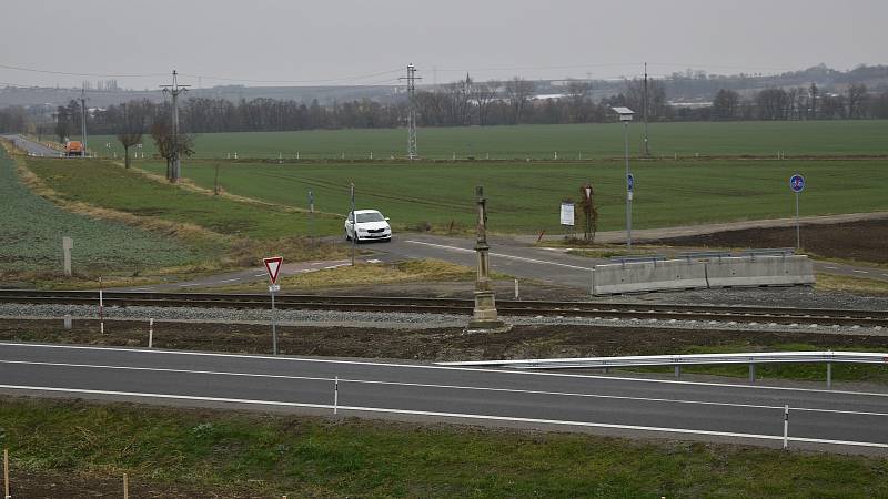 Poslední částí severního obchvatu je most a mimoúrovňová křižovatka v Kostelecké ulici, 18.11. 2021