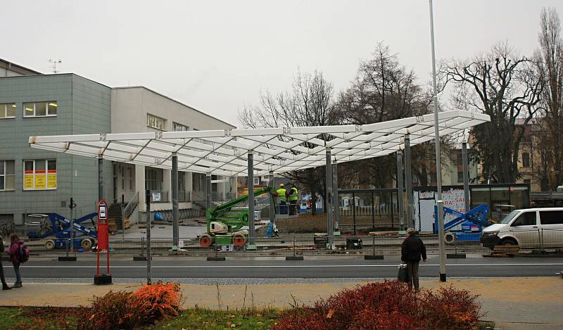 Střecha autobusového terminálu na Floriánském náměstí v Prostějově - 26. 11. 2019