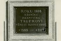 Nadějný básník zahynul během válečných událostí 31. července 1915 u Lublinu v Haliči.