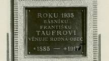 Nadějný básník zahynul během válečných událostí 31. července 1915 u Lublinu v Haliči.