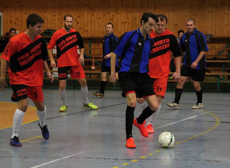 SEZÓNA SE ROZJELA. Prvním turnajem v neděli 19. listopadu 2017 odstartovala dlouhodobá zimní futsalová soutěž okresu Prostějov.