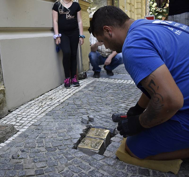 V Prostějově bylo uloženo dalších 13 Kamenů zmizelých. 25.6. 2020