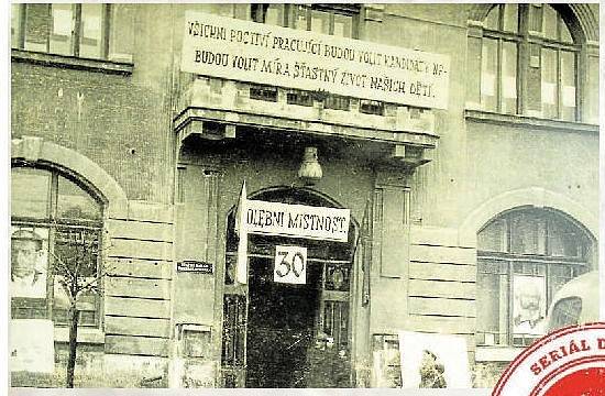 ROK 1954. Volební místnost v Litovli.