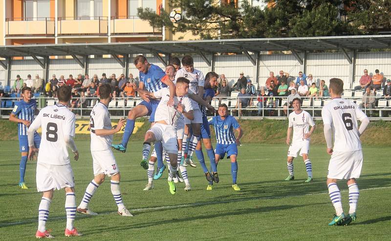 Fotbalisté Prostějova (v modrém) doma podlehli Líšni 2:6