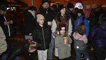 Desítky dětí navštívil u prostějovské pasáže Hloučela svatý Mikuláš s andělem a dvěma čerty. 5.12. 2022